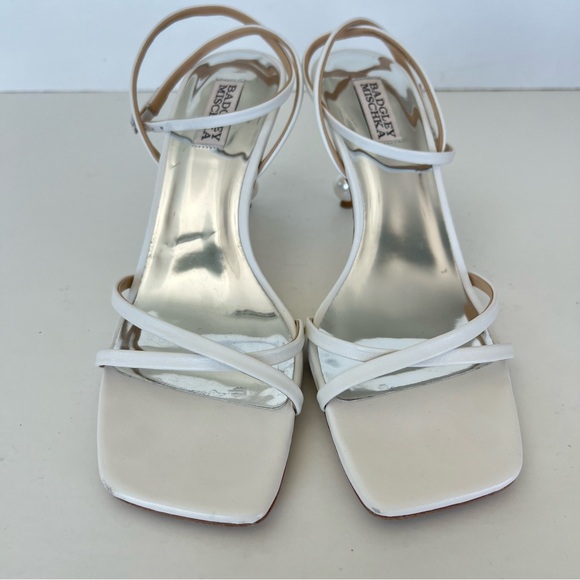 BADGLEY MISCHKA Callie White Leather Ankle Strap Pearl Bead Heels Sandals Sz 10 - Picture 6 of 15